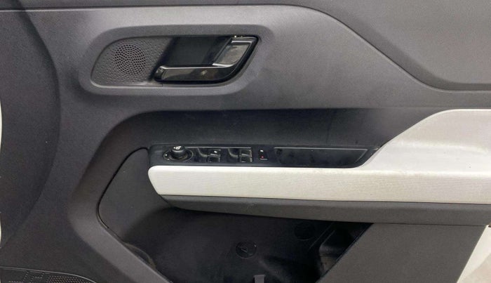 2022 Tata PUNCH ACCOMPLISHED DAZZLE PACK MT, Petrol, Manual, 26,429 km, Driver Side Door Panels Control