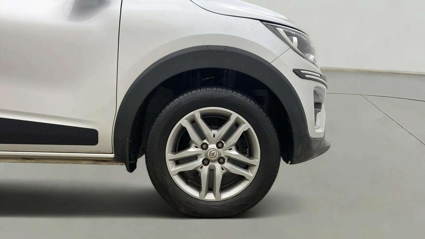 2023 Renault TRIBER RXZ AMT, Petrol, Automatic, 13,137 km, Right Front Wheel