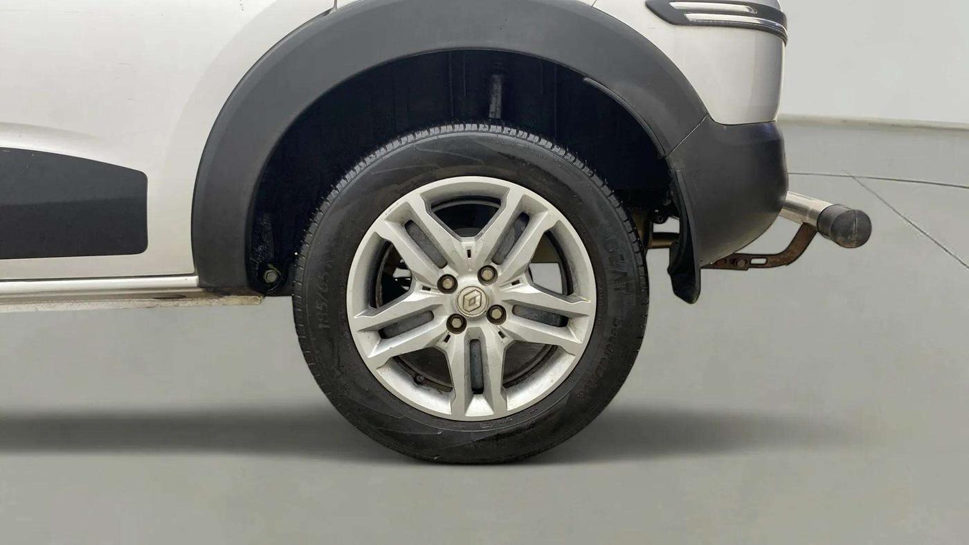 2023 Renault TRIBER RXZ AMT, Petrol, Automatic, 13,137 km, Left Rear Wheel