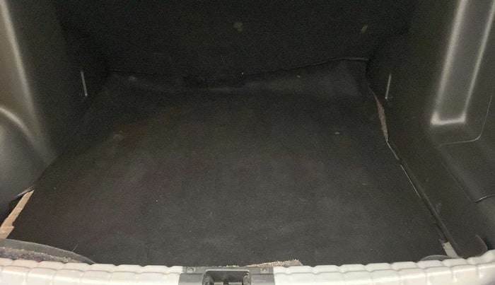 2017 Renault Duster RXS CVT, Petrol, Automatic, 40,832 km, Boot Inside