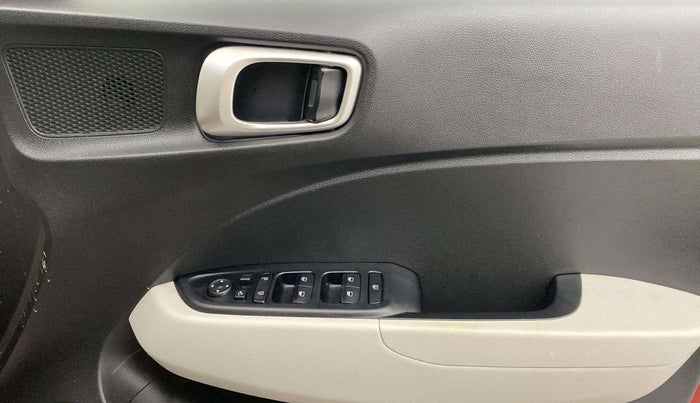 2022 Hyundai VENUE SX 1.2 PETROL, Petrol, Manual, 31,199 km, Driver Side Door Panels Control