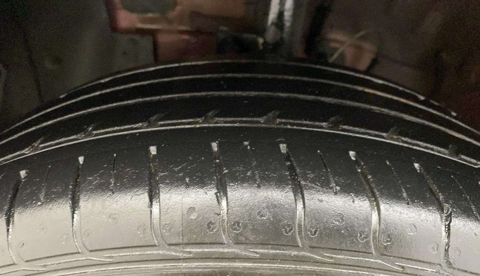 2022 Hyundai VENUE SX 1.2 PETROL, Petrol, Manual, 31,199 km, Left Front Tyre Tread
