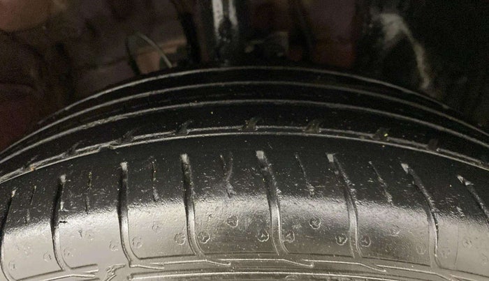 2022 Hyundai VENUE SX 1.2 PETROL, Petrol, Manual, 31,199 km, Right Front Tyre Tread