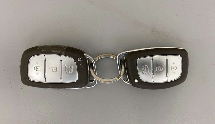 2022 Hyundai VENUE SX 1.2 PETROL, Petrol, Manual, 31,199 km, Key Close Up