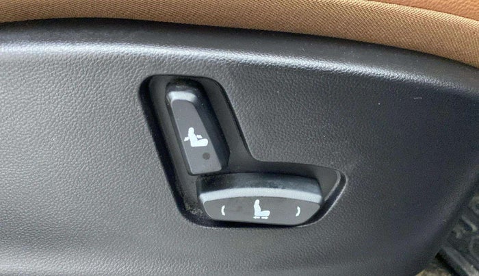 2020 MG HECTOR PLUS SHARP 1.5 PETROL TURBO DCT 6-STR, Petrol, Automatic, 23,528 km, Driver Side Adjustment Panel