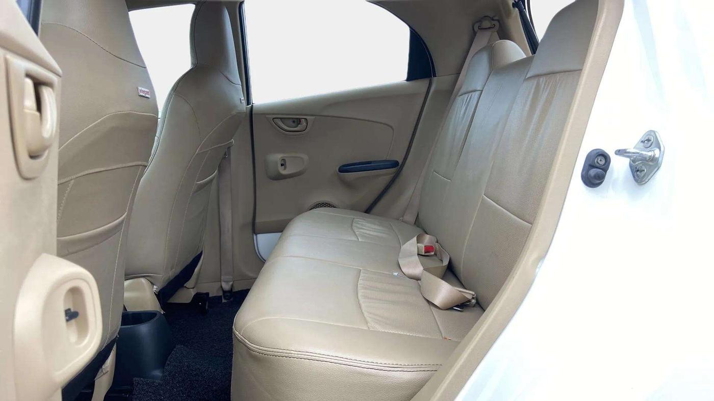 2014 Honda Brio S MT, Petrol, Manual, 53,321 km, Right Side Rear Door Cabin