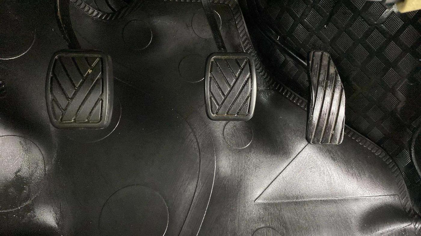 2018 Maruti Wagon R 1.0 VXI, Petrol, Manual, 31,177 km, Pedals