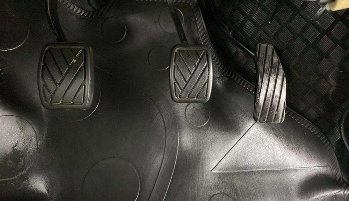 2018 Maruti Wagon R 1.0 VXI, Petrol, Manual, 31,177 km, Pedals