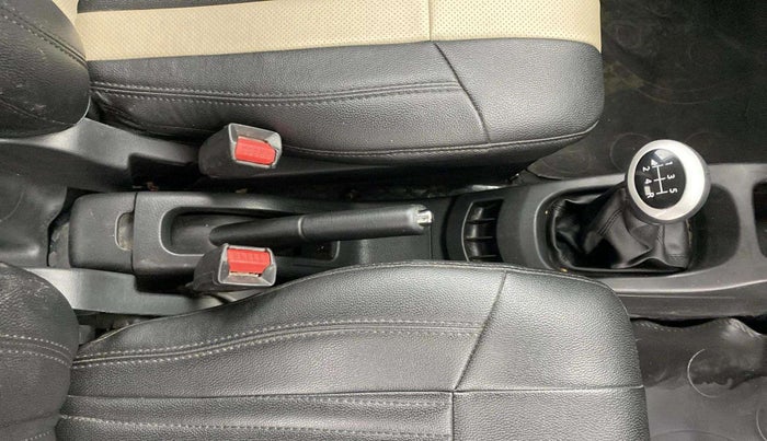 2018 Maruti Wagon R 1.0 VXI, Petrol, Manual, 31,177 km, Gear Lever