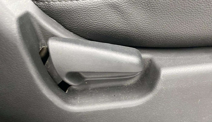 2018 Maruti Wagon R 1.0 VXI, Petrol, Manual, 31,177 km, Driver Side Adjustment Panel