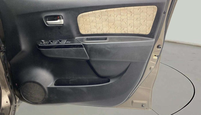 2018 Maruti Wagon R 1.0 VXI, Petrol, Manual, 31,177 km, Driver Side Door Panels Control