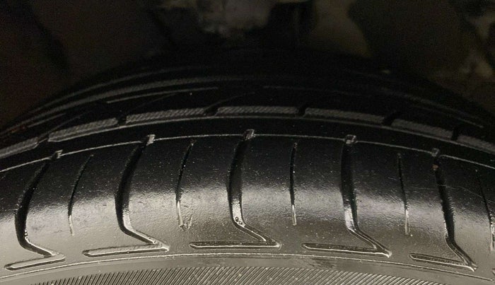 2017 Hyundai Verna 1.6 VTVT SX O, CNG, Manual, 48,762 km, Right Front Tyre Tread