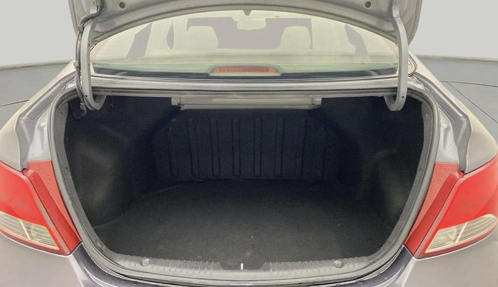 2017 Hyundai Verna 1.6 VTVT SX O, CNG, Manual, 48,762 km, Boot Inside