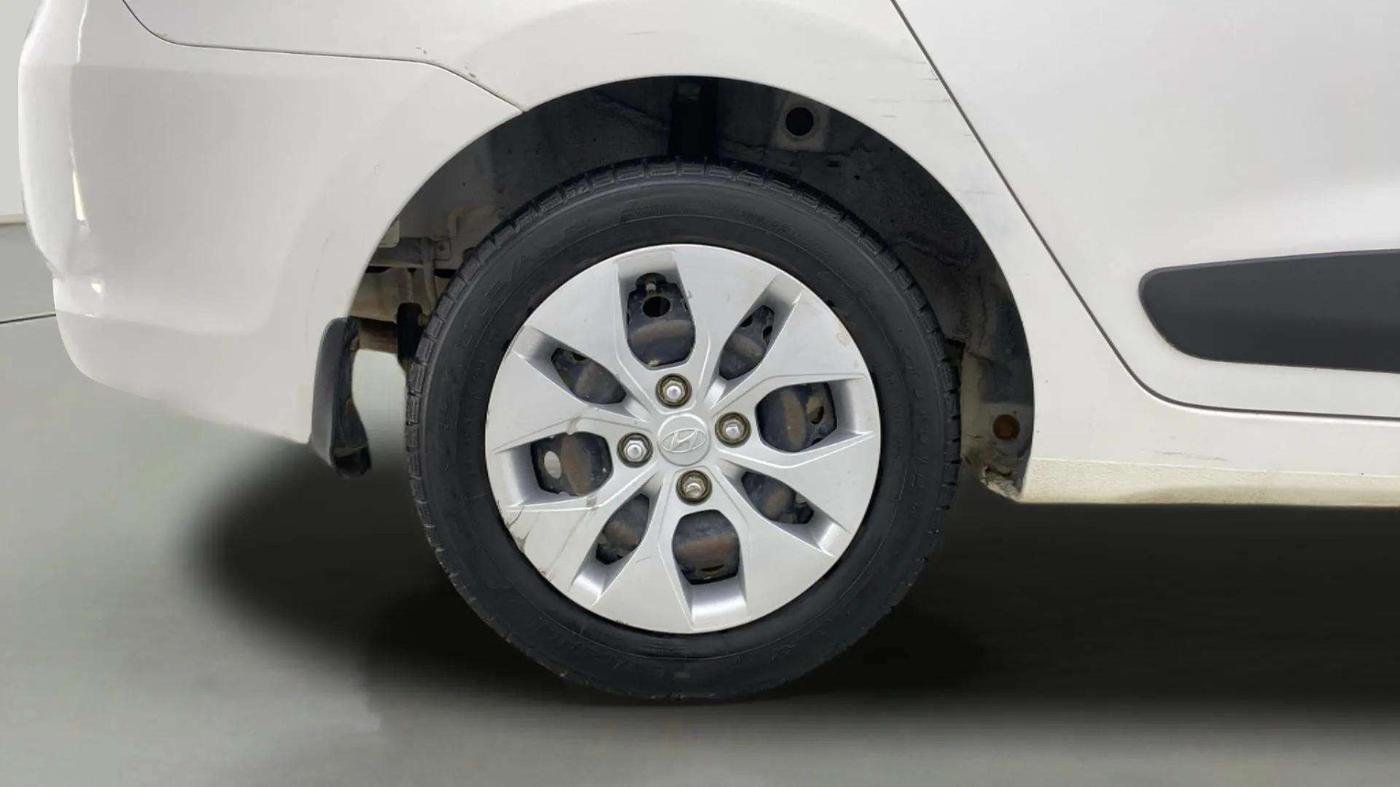 2014 Hyundai Xcent S 1.2, Petrol, Manual, 85,654 km, Right Rear Wheel