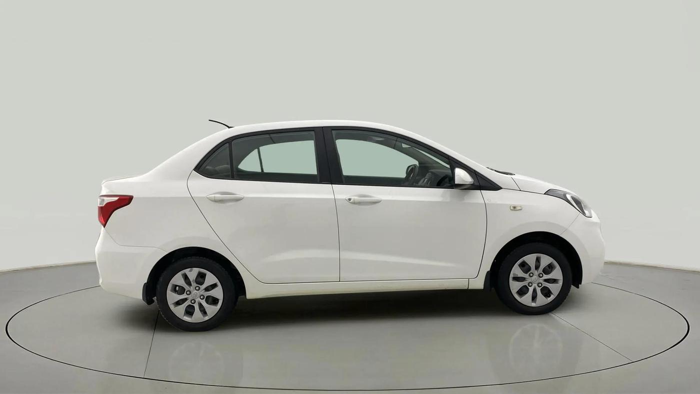 2017 Hyundai Xcent E+, Petrol, Manual, 48,292 km, Right Side View