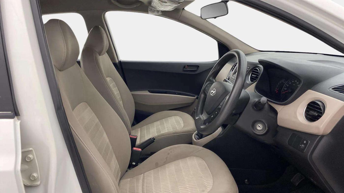2017 Hyundai Xcent E+, Petrol, Manual, 48,292 km, Right Side Front Door Cabin