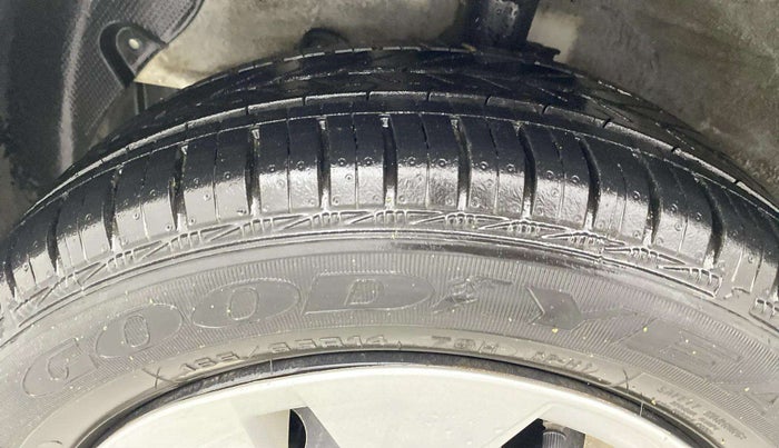 2017 Hyundai Xcent E+, Petrol, Manual, 48,249 km, Left Front Tyre Tread