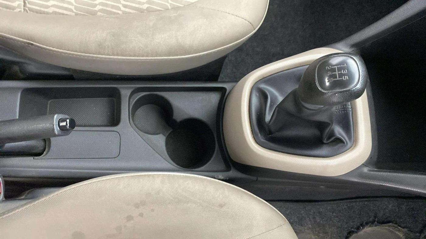 2017 Hyundai Xcent E+, Petrol, Manual, 48,292 km, Gear Lever