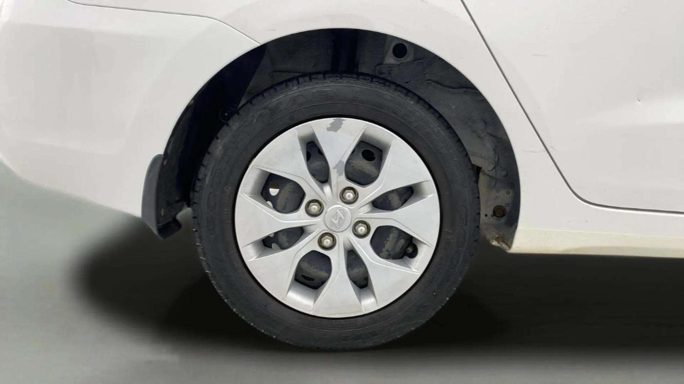 2017 Hyundai Xcent E+, Petrol, Manual, 48,292 km, Right Rear Wheel