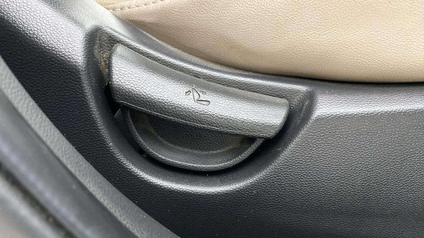 2017 Hyundai Xcent E+, Petrol, Manual, 48,292 km, Driver Side Adjustment Panel