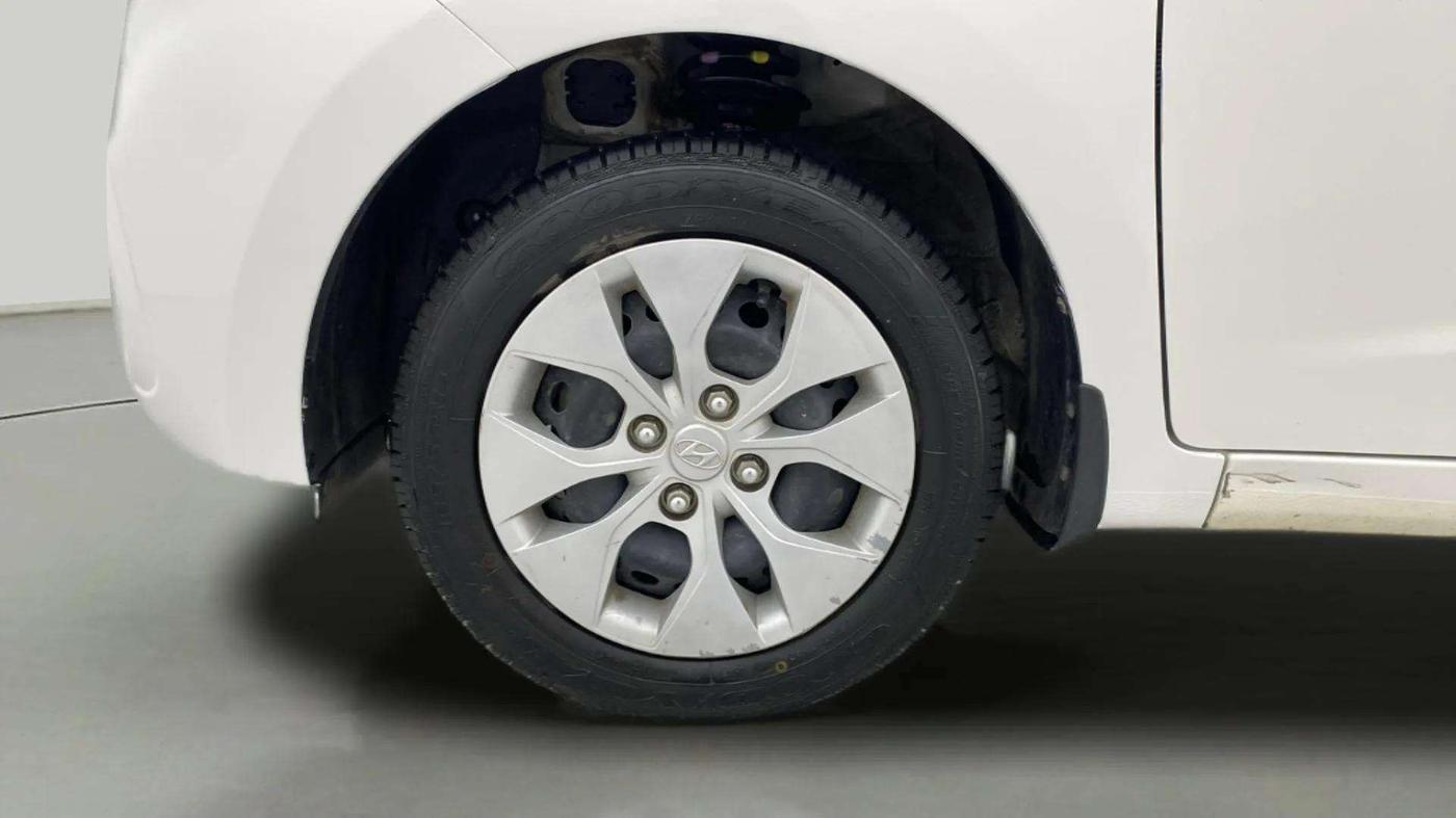 2017 Hyundai Xcent E+, Petrol, Manual, 48,292 km, Left Front Wheel
