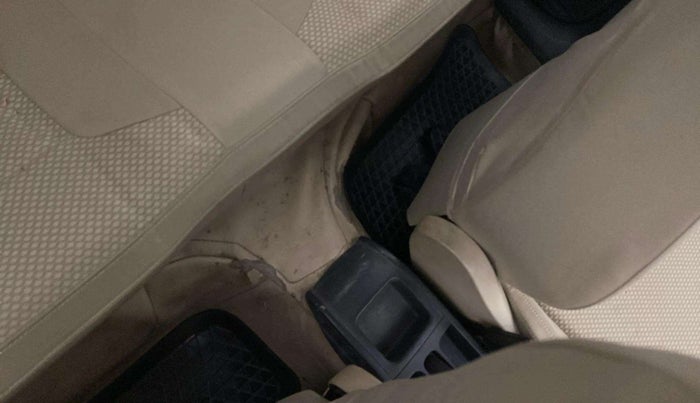 2015 Volkswagen Polo HIGHLINE1.2L, Petrol, Manual, 74,026 km, Flooring - Carpet is minor damage