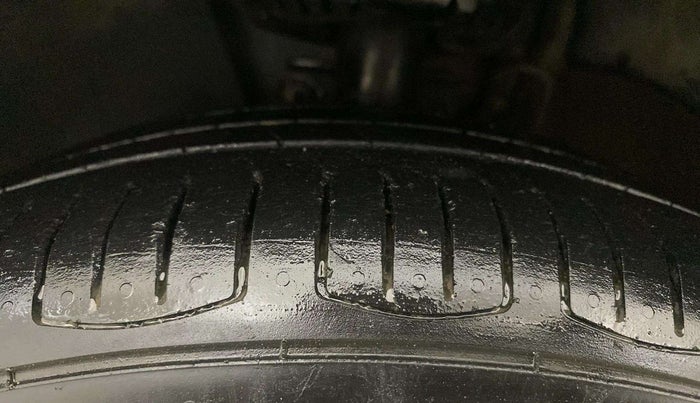 2015 Volkswagen Polo HIGHLINE1.2L, Petrol, Manual, 74,026 km, Left Front Tyre Tread