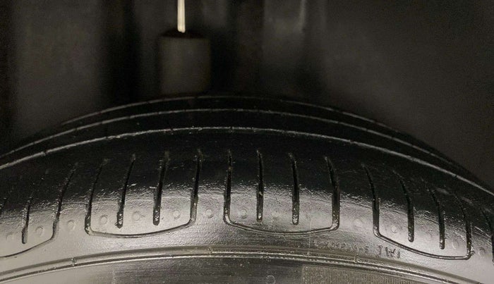 2015 Volkswagen Polo HIGHLINE1.2L, Petrol, Manual, 74,026 km, Right Rear Tyre Tread