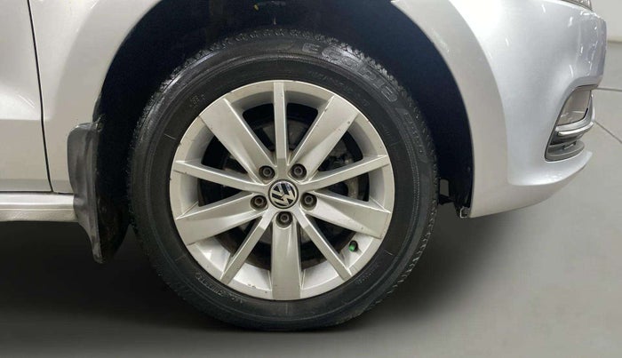 2015 Volkswagen Polo HIGHLINE1.2L, Petrol, Manual, 82,675 km, Right Front Wheel