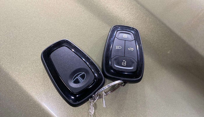 2022 Tata NEXON XZ PLUS (PREMIUM) KAZIRANGA PETROL, Petrol, Manual, 17,244 km, Key Close Up