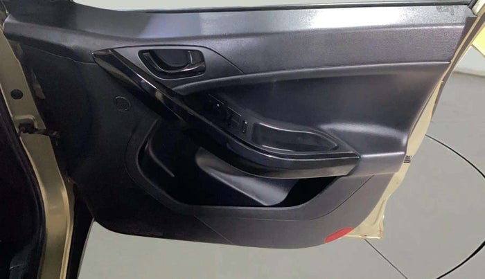 2022 Tata NEXON XZ PLUS (PREMIUM) KAZIRANGA PETROL, Petrol, Manual, 17,244 km, Driver Side Door Panels Control