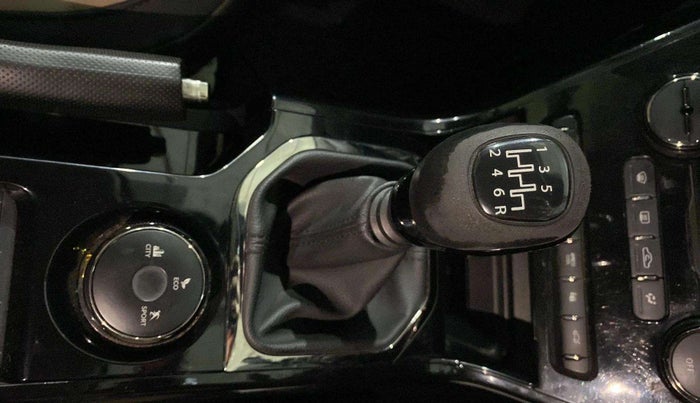 2022 Tata NEXON XZ PLUS (PREMIUM) KAZIRANGA PETROL, Petrol, Manual, 17,244 km, Gear Lever