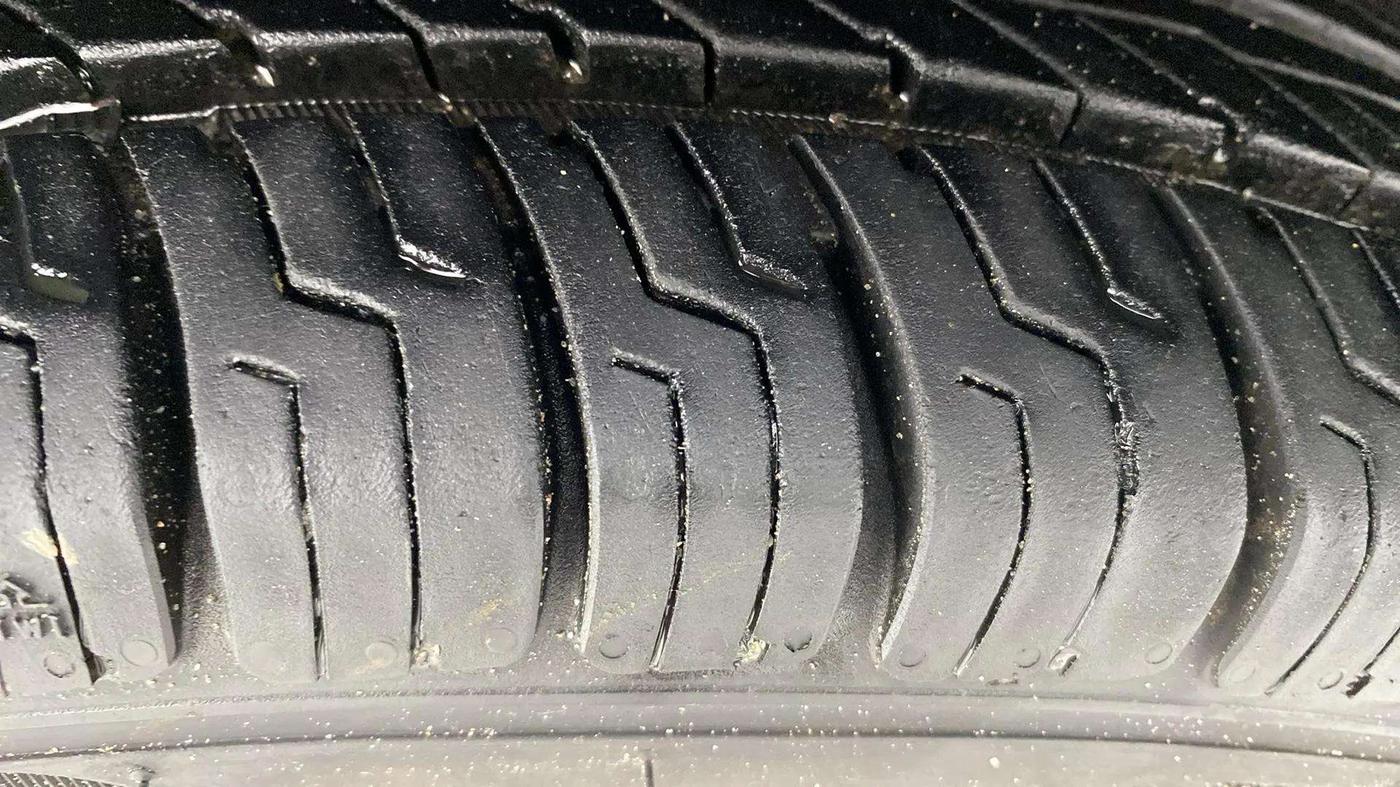 2015 Nissan Micra Active XV, Petrol, Manual, 25,410 km, Left Front Tyre Tread