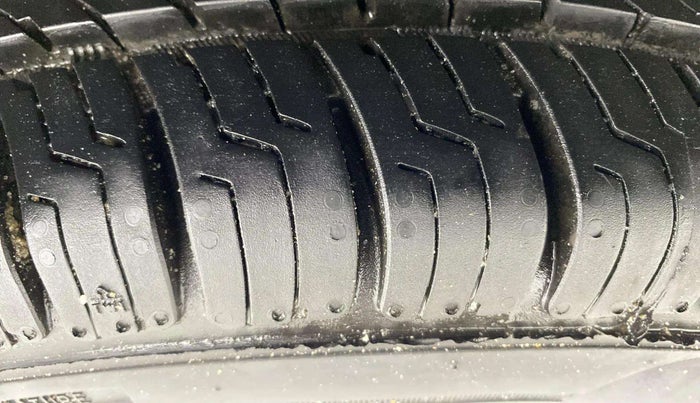 2015 Nissan Micra Active XV, Petrol, Manual, 25,410 km, Right Rear Tyre Tread