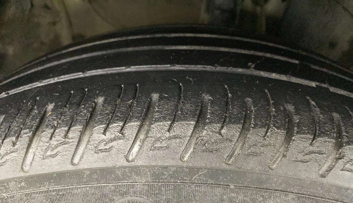 2021 KIA SONET HTX 1.5, Diesel, Manual, 66,391 km, Right Front Tyre Tread