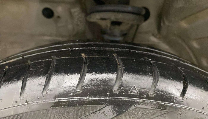 2017 Maruti Wagon R 1.0 LXI CNG, CNG, Manual, 69,841 km, Left Front Tyre Tread