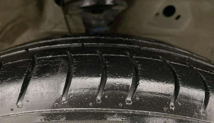 2017 Maruti Wagon R 1.0 LXI CNG, CNG, Manual, 69,841 km, Right Front Tyre Tread