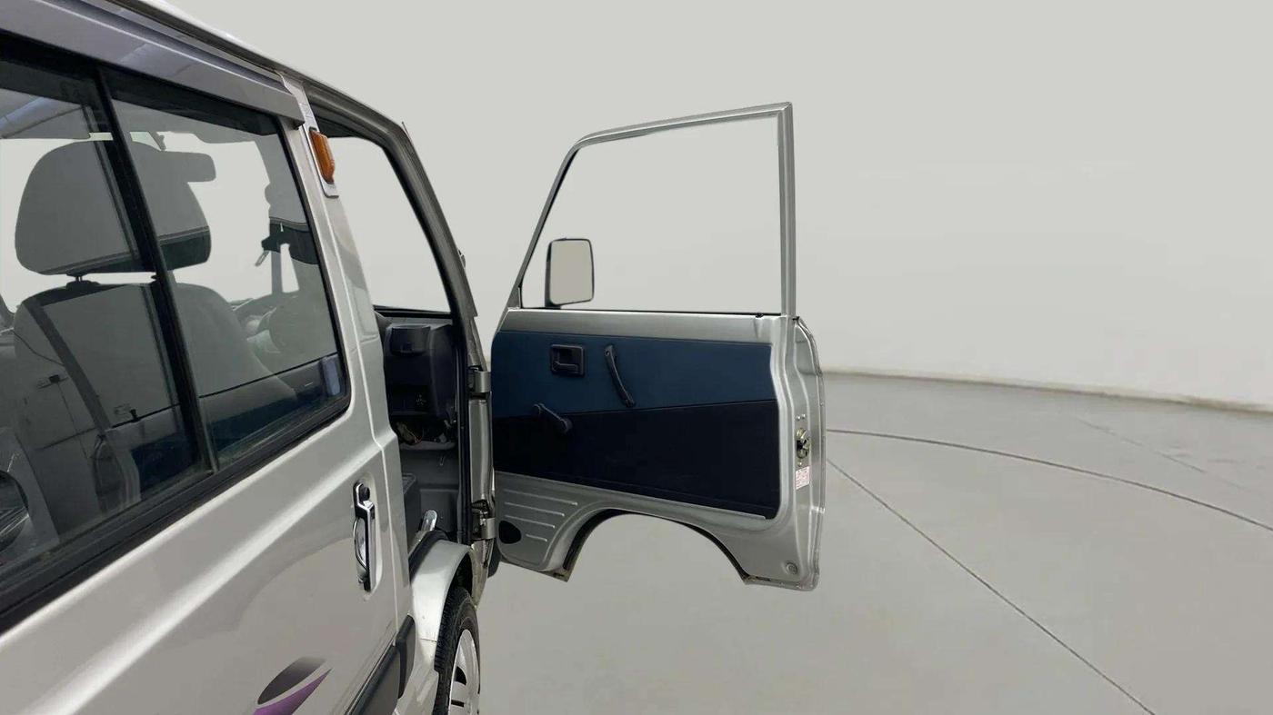 2017 Maruti Omni 5 STR, Petrol, Manual, 16,698 km, RHS Front Door
