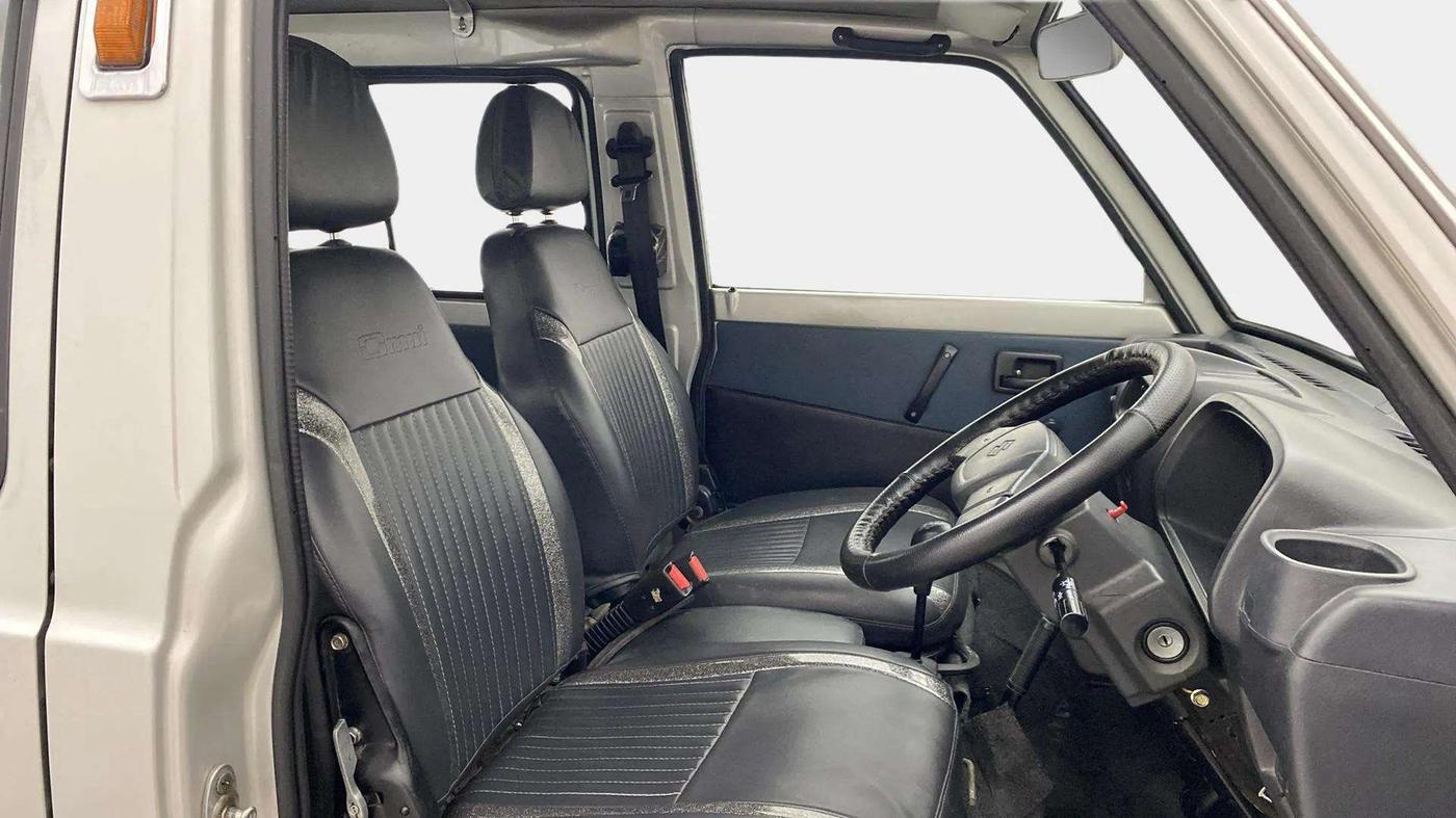 2017 Maruti Omni 5 STR, Petrol, Manual, 16,698 km, Right Side Front Door Cabin