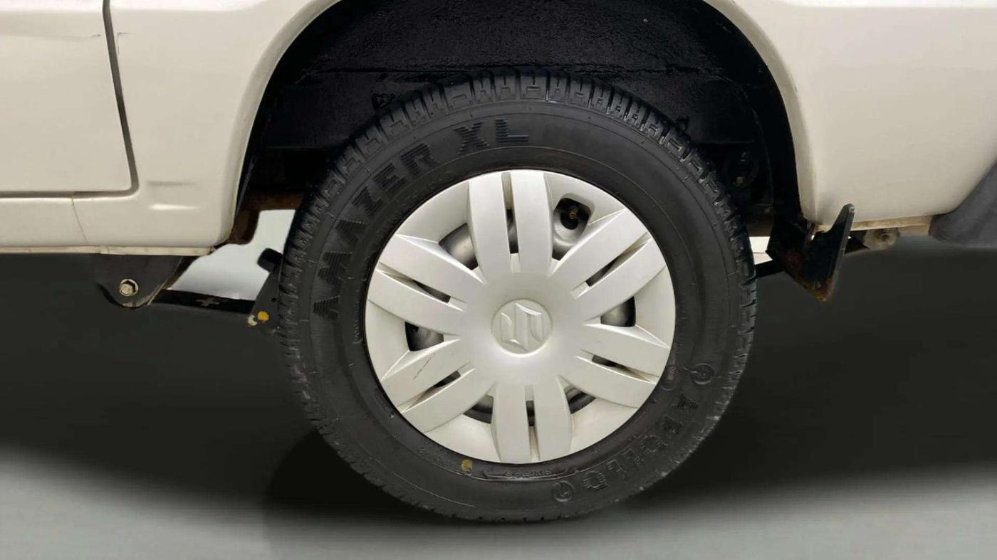2017 Maruti Omni 5 STR, Petrol, Manual, 16,698 km, Left Rear Wheel