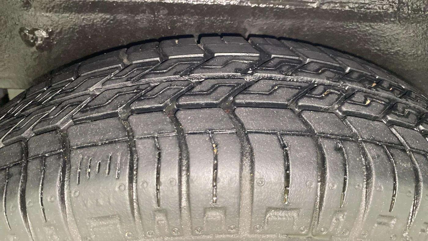 2017 Maruti Omni 5 STR, Petrol, Manual, 16,698 km, Left Rear Tyre Tread