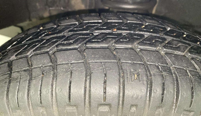 2017 Maruti Omni 5 STR, Petrol, Manual, 16,683 km, Left Front Tyre Tread