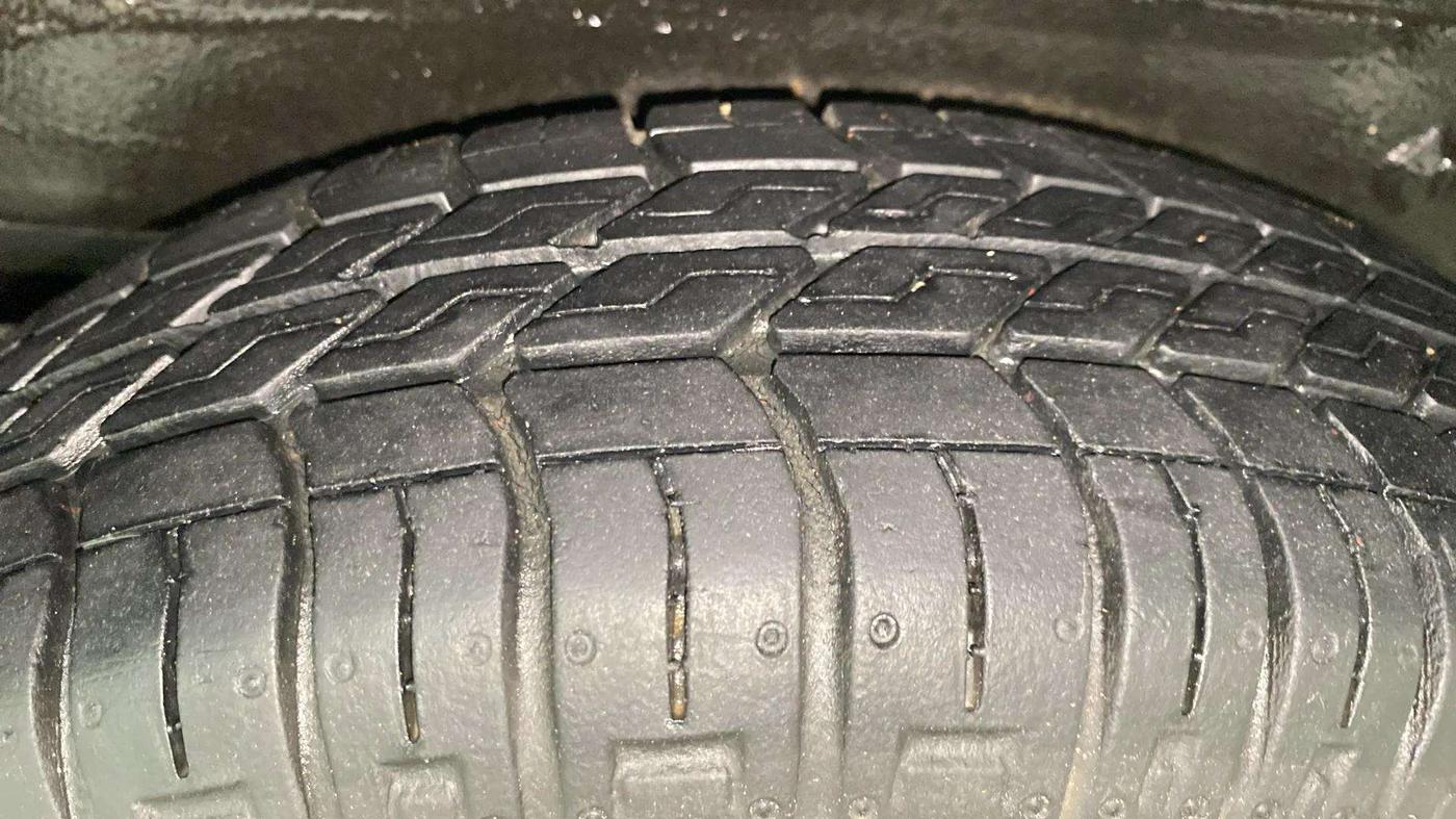 2017 Maruti Omni 5 STR, Petrol, Manual, 16,698 km, Right Rear Tyre Tread