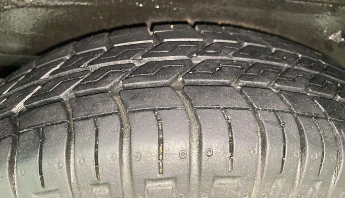 2017 Maruti Omni 5 STR, Petrol, Manual, 16,683 km, Right Rear Tyre Tread
