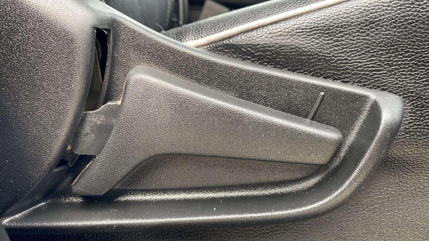 2020 Maruti S PRESSO VXI PLUS AMT, Petrol, Automatic, 27,918 km, Driver Side Adjustment Panel