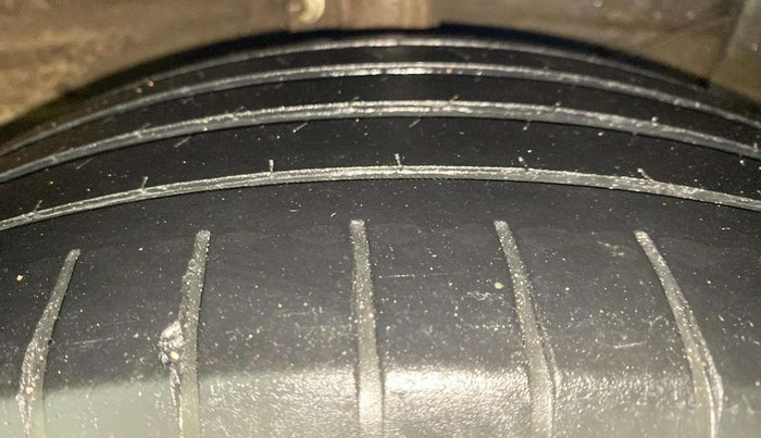 2018 Maruti Ciaz ALPHA 1.5 SHVS PETROL, Petrol, Manual, 97,093 km, Right Front Tyre Tread
