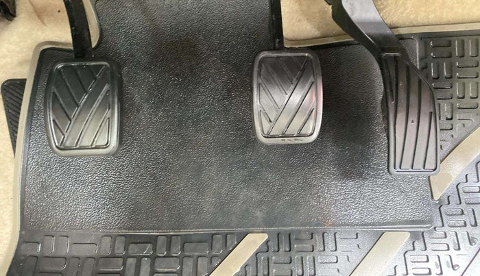 2018 Maruti Ciaz ALPHA 1.5 SHVS PETROL, Petrol, Manual, 97,093 km, Pedals