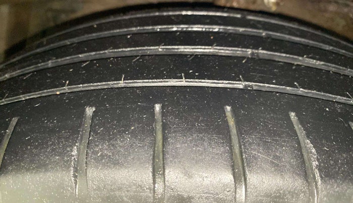 2018 Maruti Ciaz ALPHA 1.5 SHVS PETROL, Petrol, Manual, 97,093 km, Left Front Tyre Tread