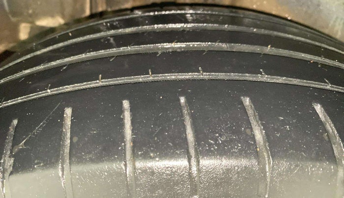 2018 Maruti Ciaz ALPHA 1.5 SHVS PETROL, Petrol, Manual, 97,093 km, Right Rear Tyre Tread