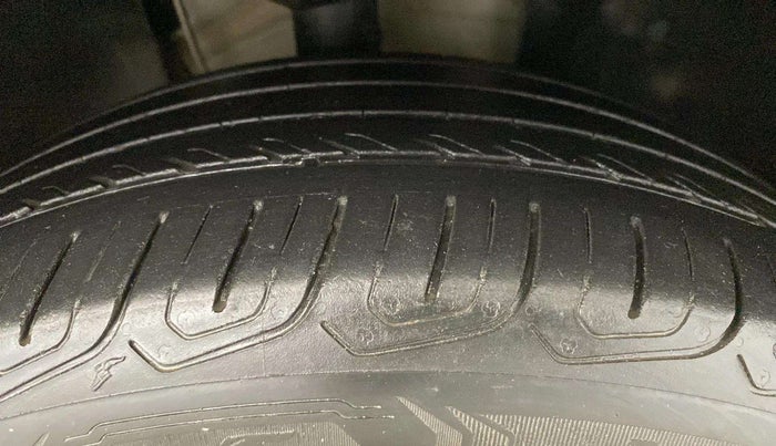 2021 Skoda KUSHAQ STYLE 1.5L TSI MT, Petrol, Manual, 38,305 km, Right Front Tyre Tread
